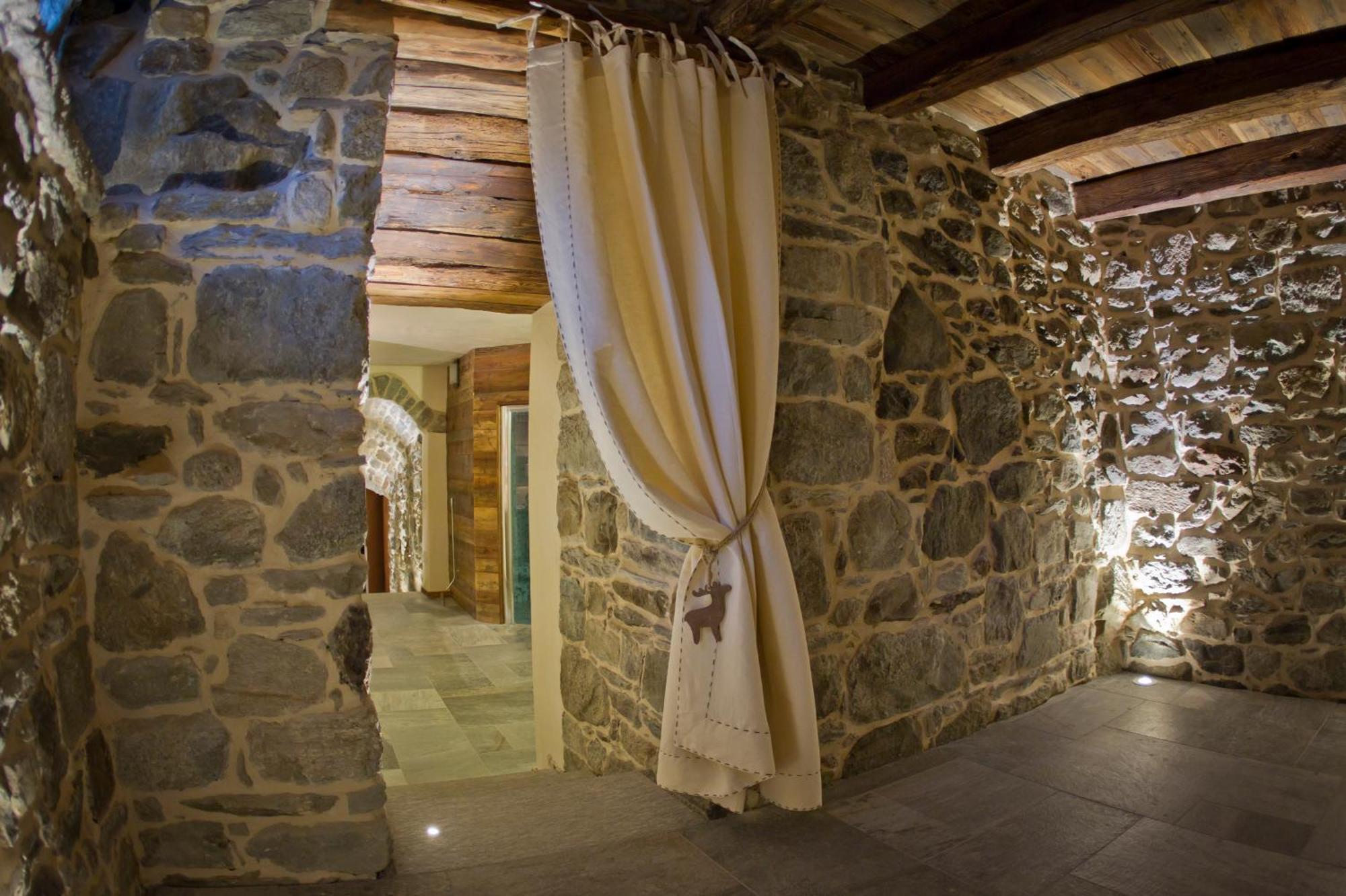 Готель Le Petit Relais Вальпеллін Екстер'єр фото